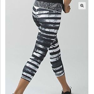 Lululemon Black and White Wunder Under Leggings